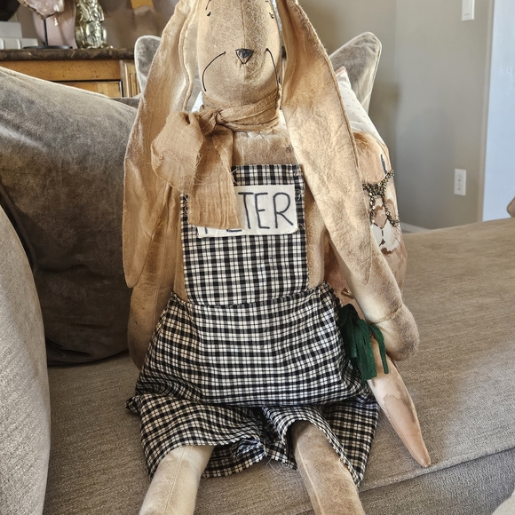 DARLING Extra Large Peter Rabbit - Picture 2 of 2